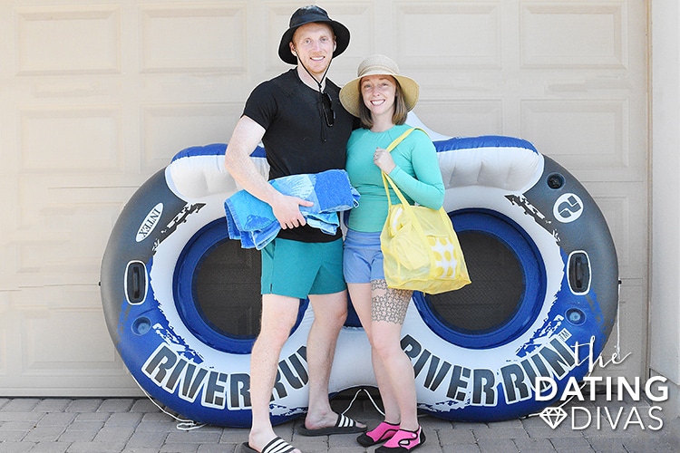 This river tubing date is the perfect summer date for couples or friends! | The Dating Divas