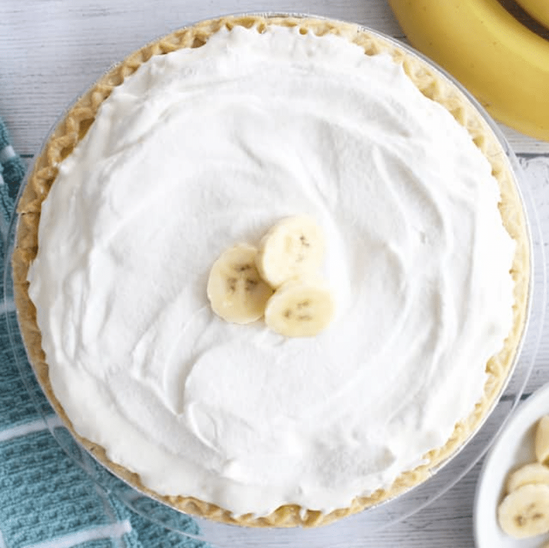 Banana cream pie will be a hit as one of your Thanksgiving desserts! | The Dating Divas
