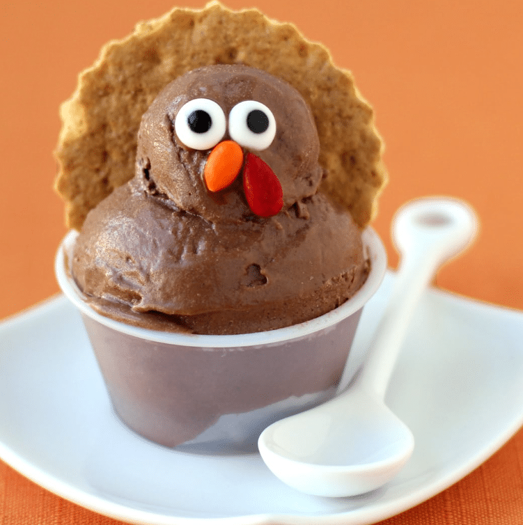 Ice cream turkeys make super cute and easy Thanksgiving desserts for kids! | The Dating Divas