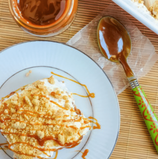 Easy Thanksgiving desserts include this yummy pumpkin Oreo dessert! | The Dating Divas