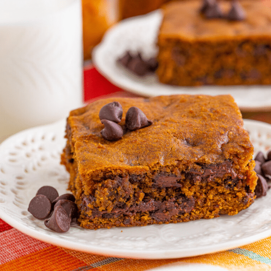 Pumpkin blondies will make delicious Thanksgiving desserts! | The Dating Divas